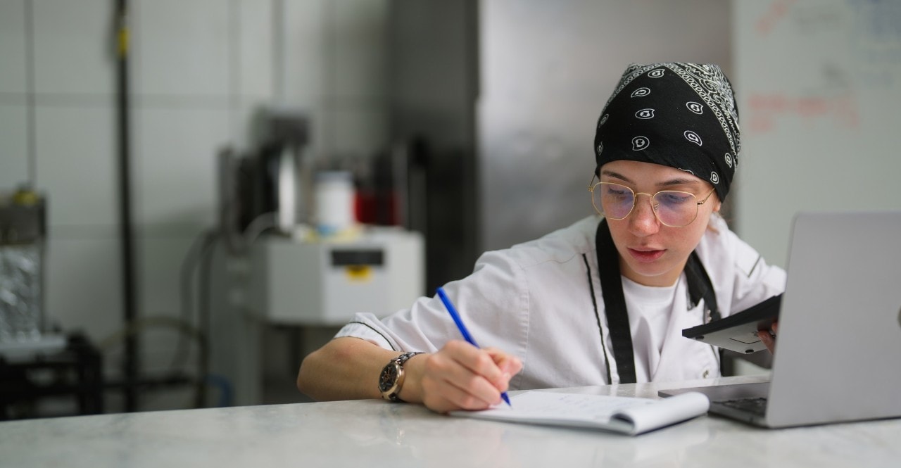 ¿Cómo sacar el costo de una torta?: descubre los costos escondidos que afectan las finanzas de tu tortería